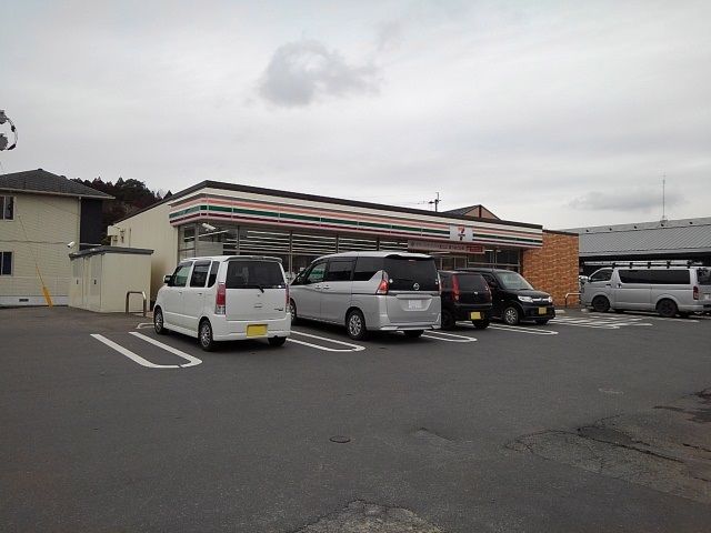 近くのコンビニまで540m（徒歩7分）