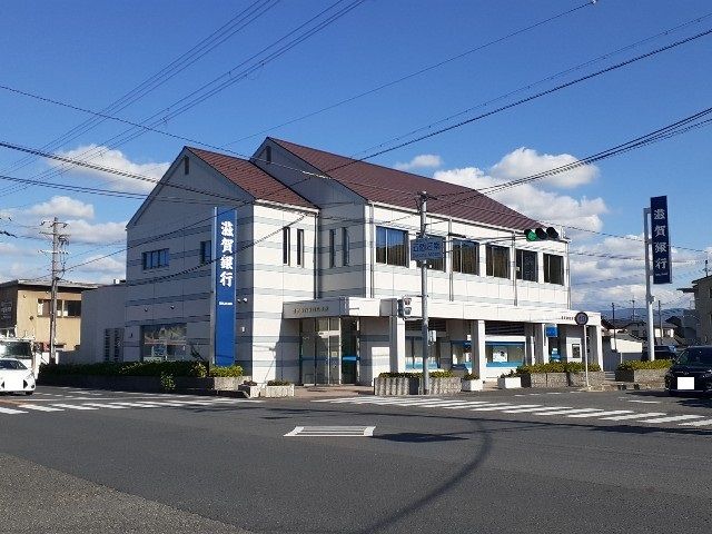近くの滋賀銀行五個荘支店様まで500m（徒歩7分）