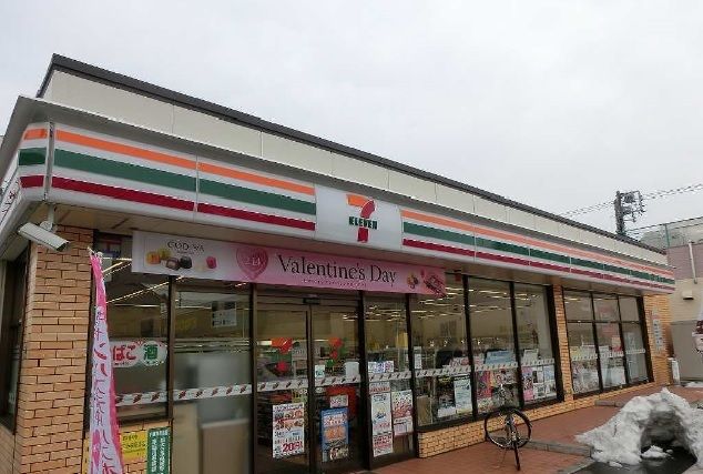 近くのセブンイレブンまで600m（徒歩8分）