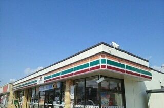 近くのセブンイレブン豊岡１条４丁目店まで300m（徒歩4分）