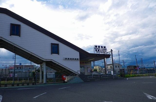 近くの駅まで2,490m（徒歩32分）