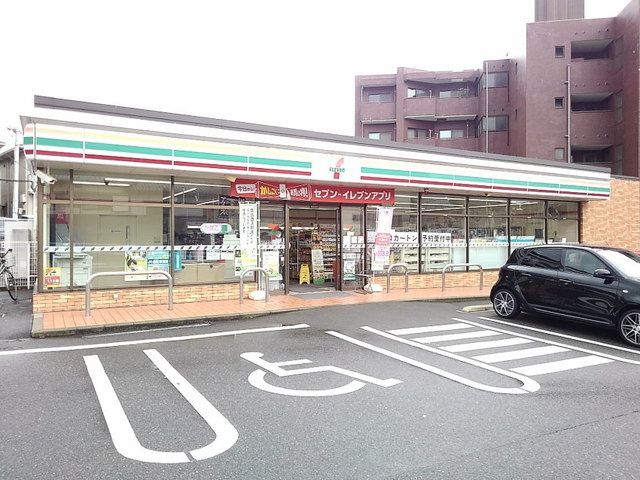 近くのセブンイレブン福岡高宮西店まで300m（徒歩4分）
