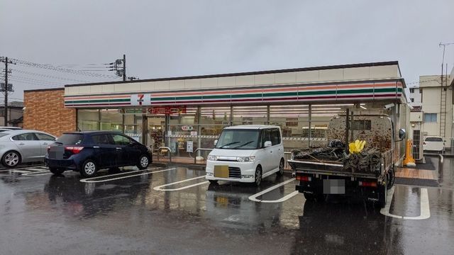 近くのコンビニまで1,100m（徒歩14分）