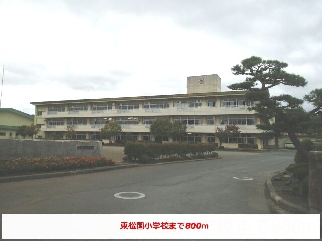 近くの小学校まで800m（徒歩10分）