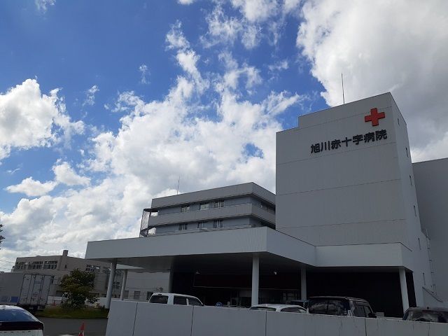 近くの旭川赤十字病院まで1,000m（徒歩13分）