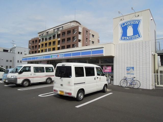 近くのローソンまで450m（徒歩6分）