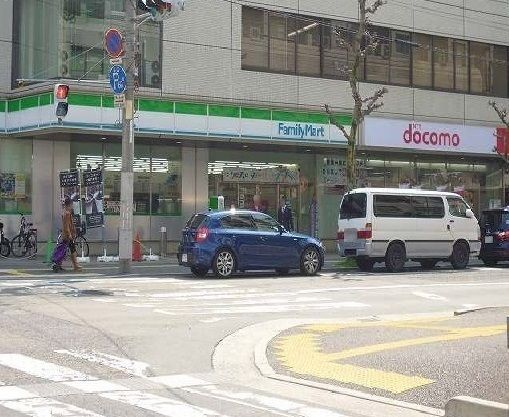近くのファミリーマートまで650m（徒歩9分）
