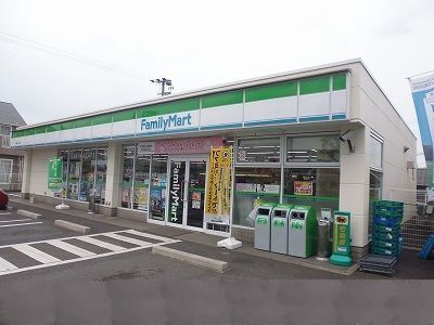 近くのファミリーマートまで1,200m(徒歩15分)