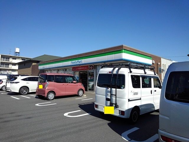 近くのファミリーマート 川成島店まで1,400m(徒歩18分)