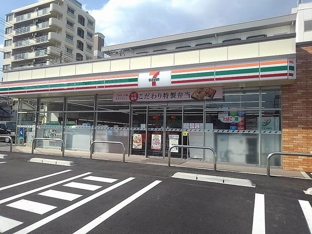 近くのセブンイレブン石垣東店まで170m（徒歩3分）