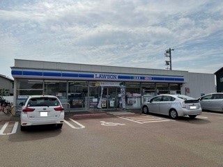 近くのコンビニまで190m（徒歩3分）