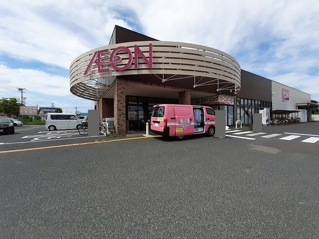 近くのイオン亀田店まで950m（徒歩12分）