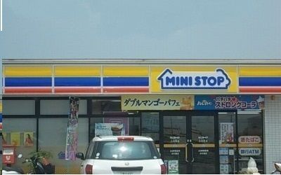 近くのコンビニまで1,000m（徒歩13分）