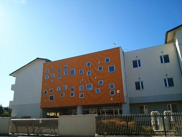 近くの市立新町第一小学校まで1,000m(徒歩13分)