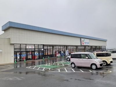 近くのカワチ薬品吉岡店まで1,700m（徒歩22分）