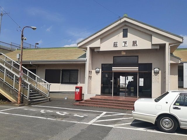 近くの駅まで1,040m（徒歩13分）