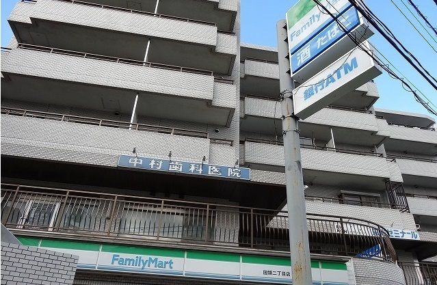 近くのファミリーマートまで240m(徒歩3分)