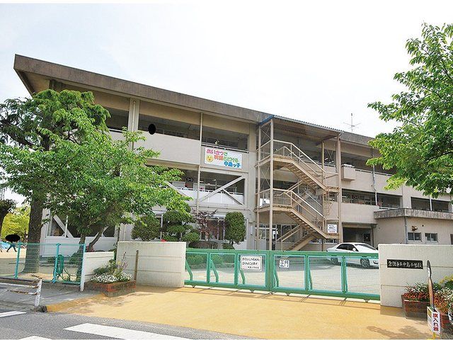 近くの中島小学校まで500m（徒歩7分）