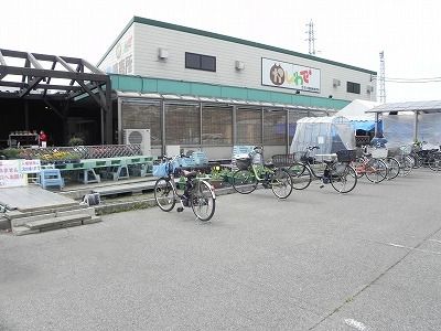 近くのかしわで農産物直売所まで450m（徒歩6分）