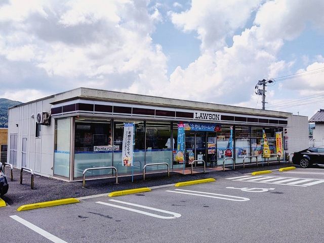 近くのローソン湯布院乙丸店まで850m(徒歩11分)