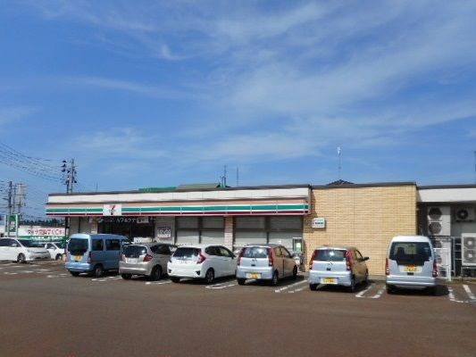 近くのセブンイレブンまで930m（徒歩12分）