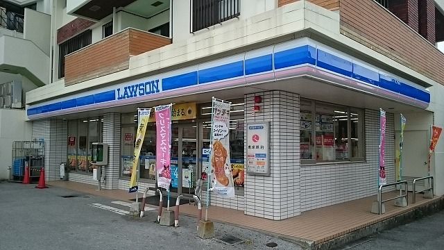近くのコンビニまで220m（徒歩3分）