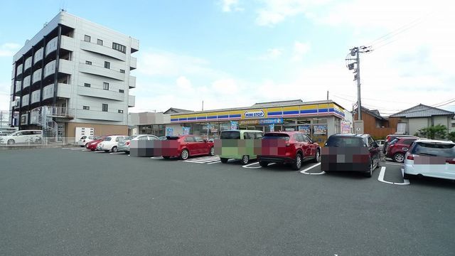 近くのミニストップ木更津朝日店まで800m(徒歩10分)