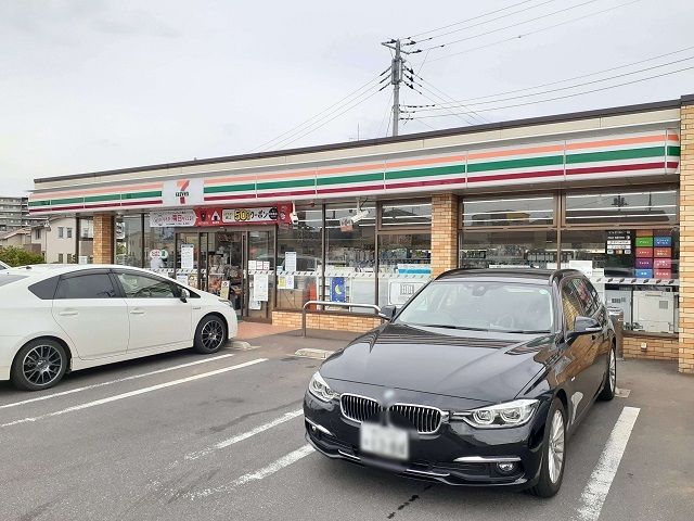 近くのセブンイレブンみらい平駅入口店まで930m（徒歩12分）