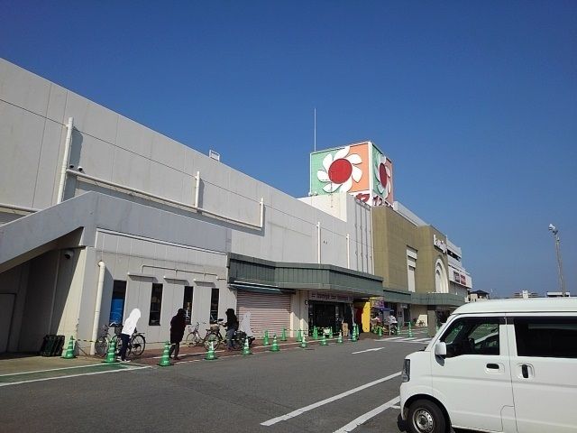 近くのイズミヤ和歌山店様まで800m（徒歩10分）