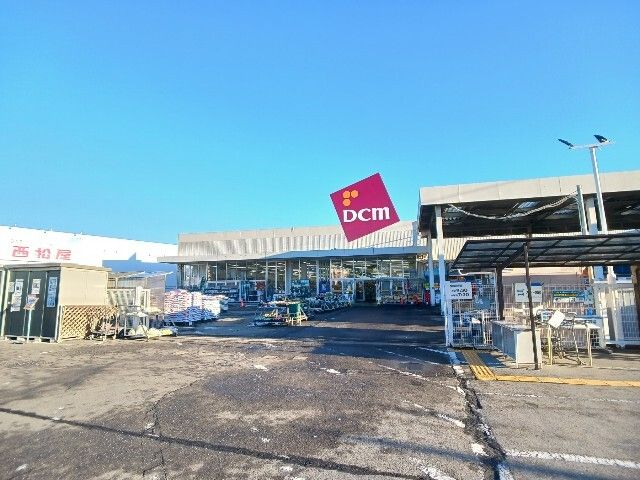 近くのＤＣＭ　岡谷塚間店まで750m（徒歩10分）