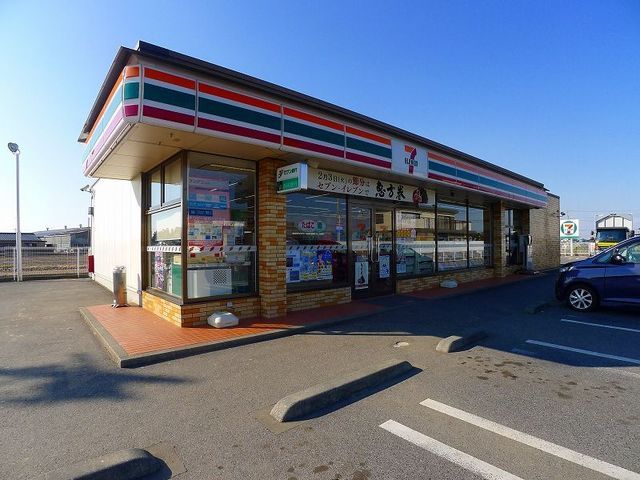 近くのセブンイレブン明和町南大島店まで500m（徒歩7分）