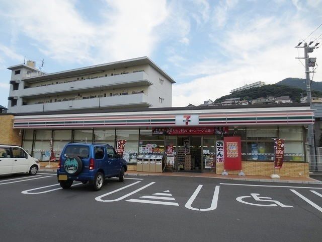 近くのコンビニまで650m（徒歩9分）
