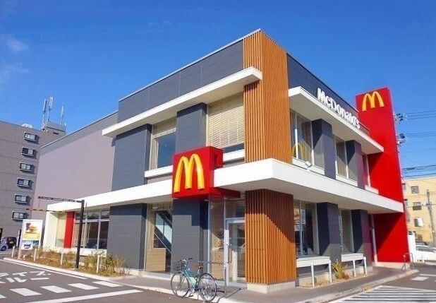 近くのマクドナルドまで600m（徒歩8分）