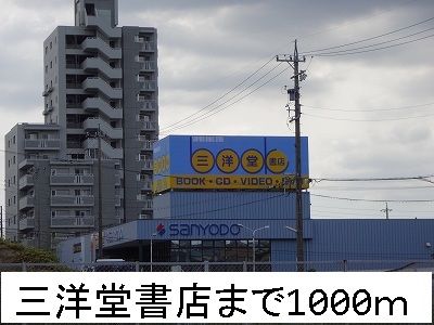 近くの施設まで1,000m（徒歩13分）