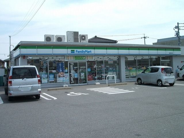 近くのコンビニまで140m（徒歩2分）