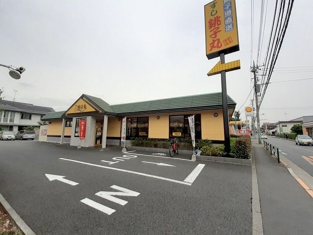 近くの飲食店まで320m（徒歩4分）