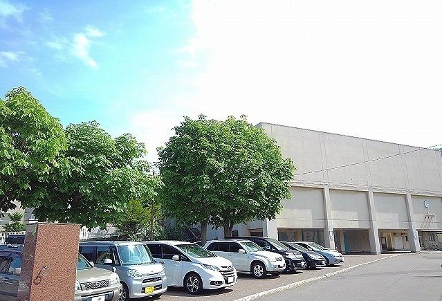 近くの稲穂小学校まで570m(徒歩8分)