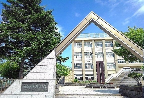 近くの稲穂中学校まで390m(徒歩5分)