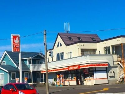 近くのセイコーマート上野幌店まで450m（徒歩6分）