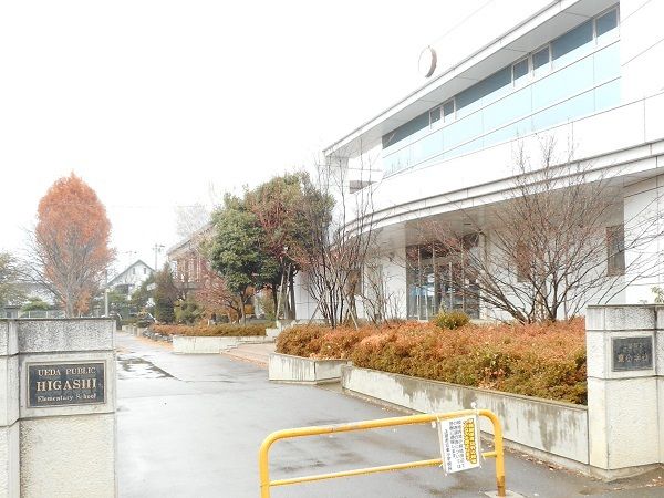 近くの上田東小学校まで750m（徒歩10分）