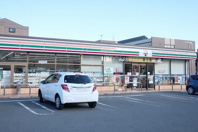 近くのセブンイレブンまで450m（徒歩6分）