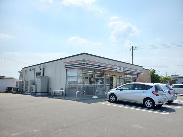 近くのコンビニまで450m（徒歩6分）