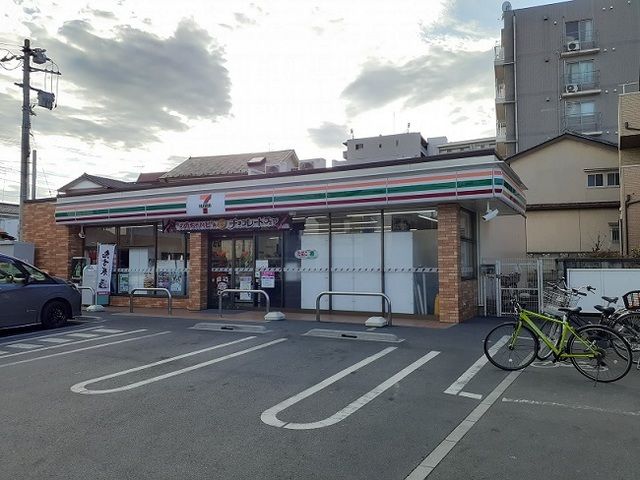 近くのセブン さいたま日進駅東店まで550m(徒歩7分)