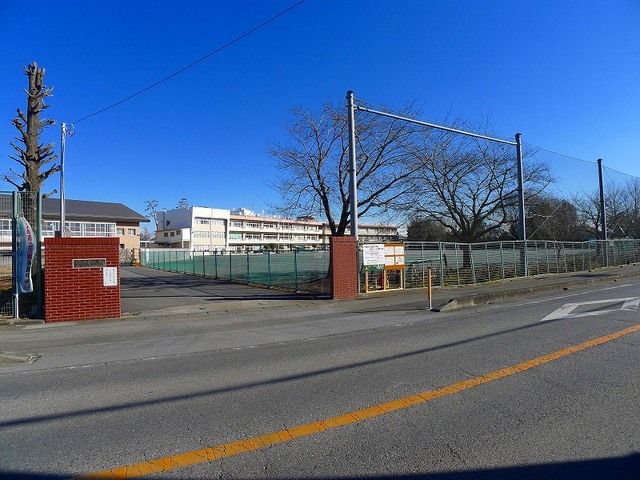 近くの邑楽町立長柄小学校まで850m（徒歩11分）