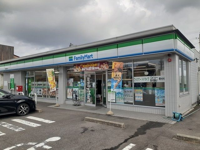 近くのファミリーマート岐南薬師寺店まで600m(徒歩8分)