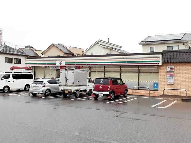 近くのセブンイレブン三木本町店まで450m（徒歩6分）