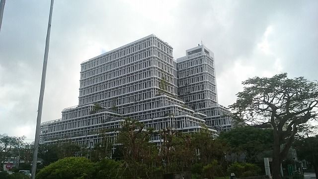 近くの那覇市役所まで880m（徒歩11分）