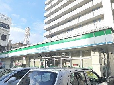 近くのファミリーマート久米西武門店まで96m（徒歩2分）