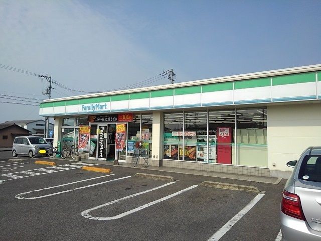 近くのコンビニまで550m（徒歩7分）