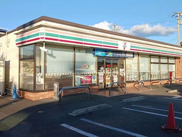 近くのセブンイレブン岩倉野寄町店まで57m（徒歩1分）